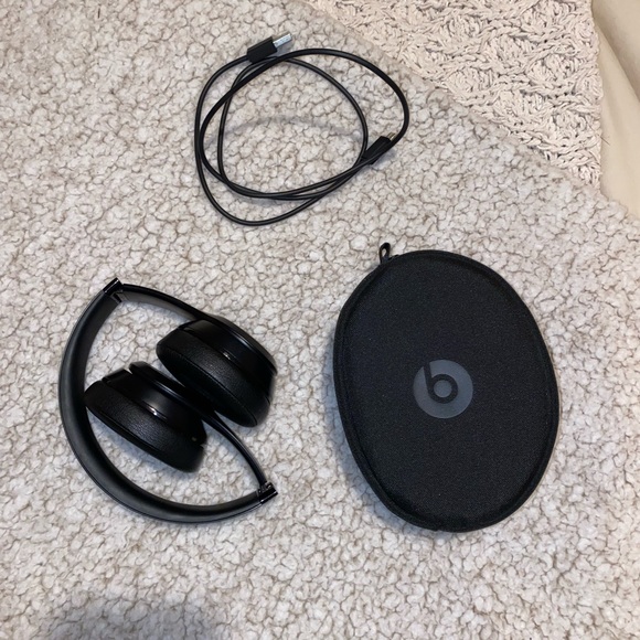 SOLD Wireless Beats solo 3 - Picture 10 of 10